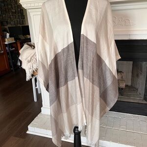 Stunning brand new fall wrap